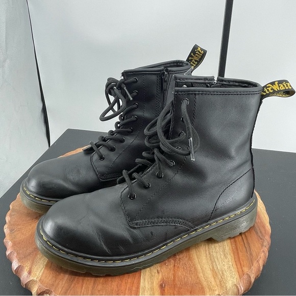 Dr. Martens 1460Y Leather Lace Up Boot womens Size 7 - Picture 2 of 9